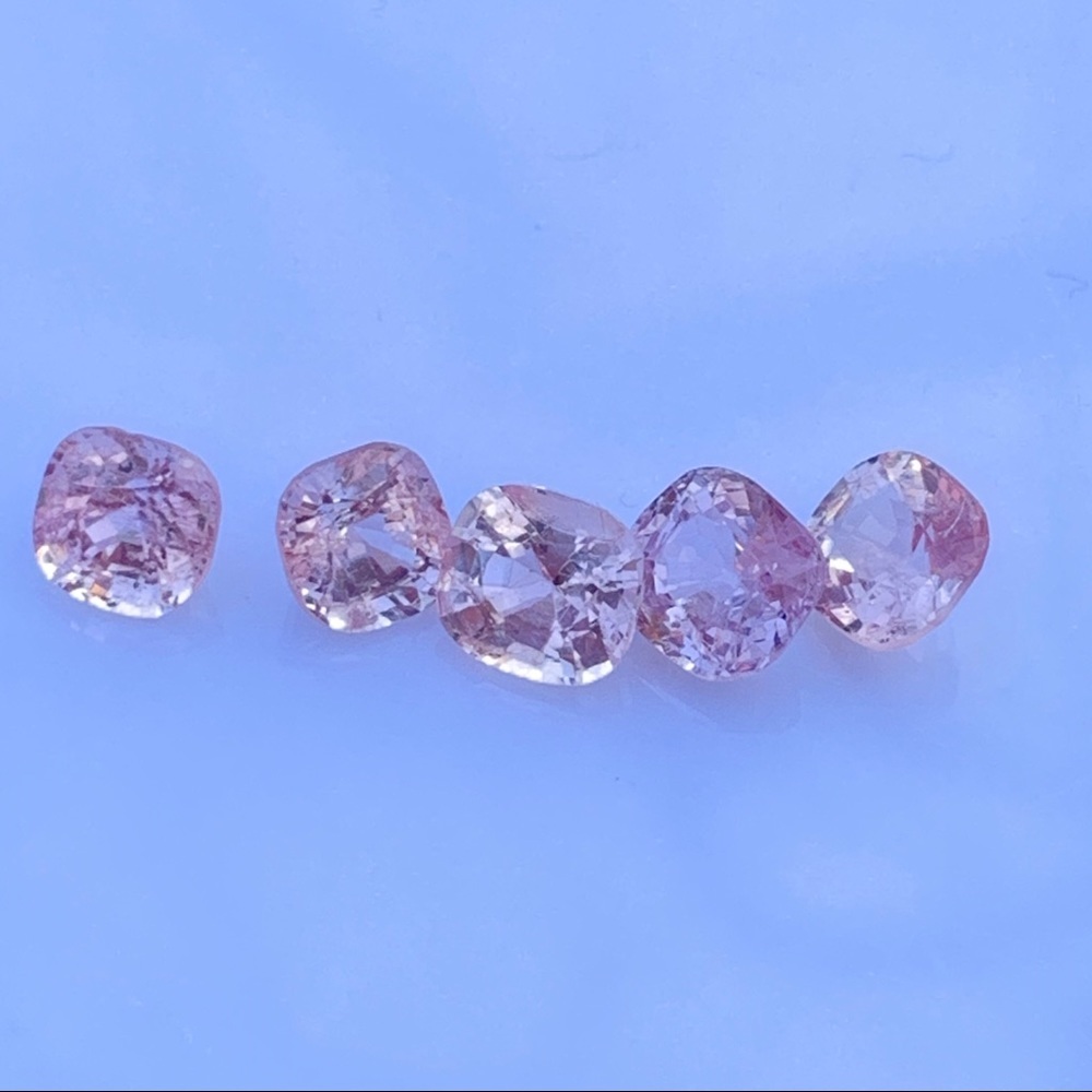 Natural Pastel Pink Spinel: Lot of 5 Cushion Cut Gemstones - Picture 13 of 15